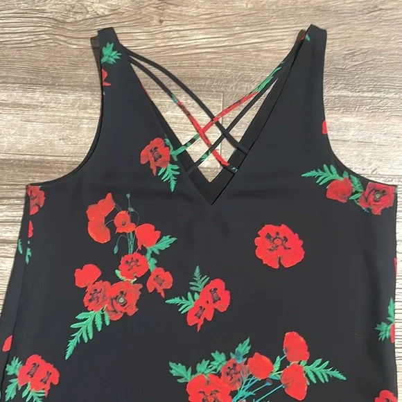 Express Sleeveless Top - Picture 2 of 3